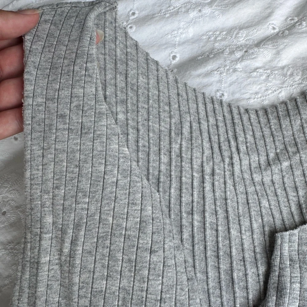 Gray Ribbed Sleeveless Top - Picture 3 of 5